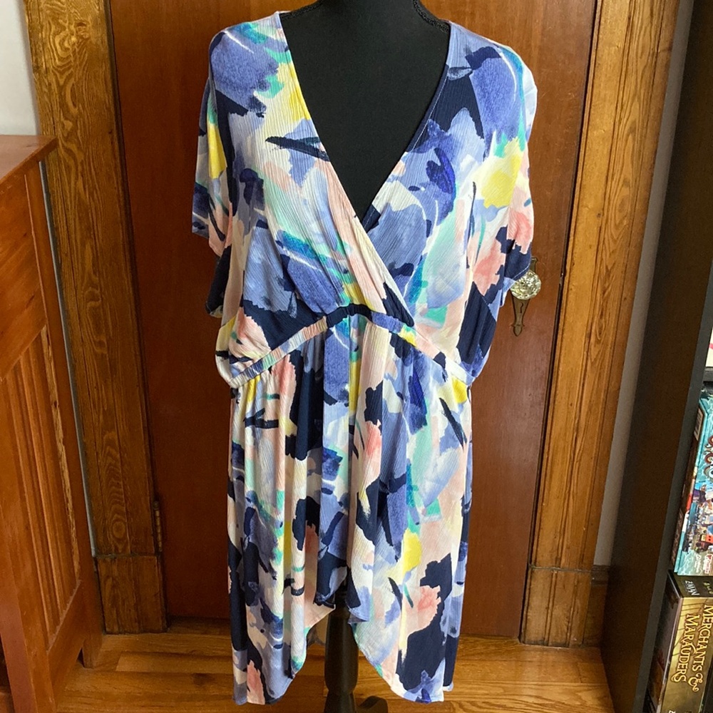 Torrid Babydoll top/dress - pastel, w/ hi-lo hemline. Perfect condition, size 3